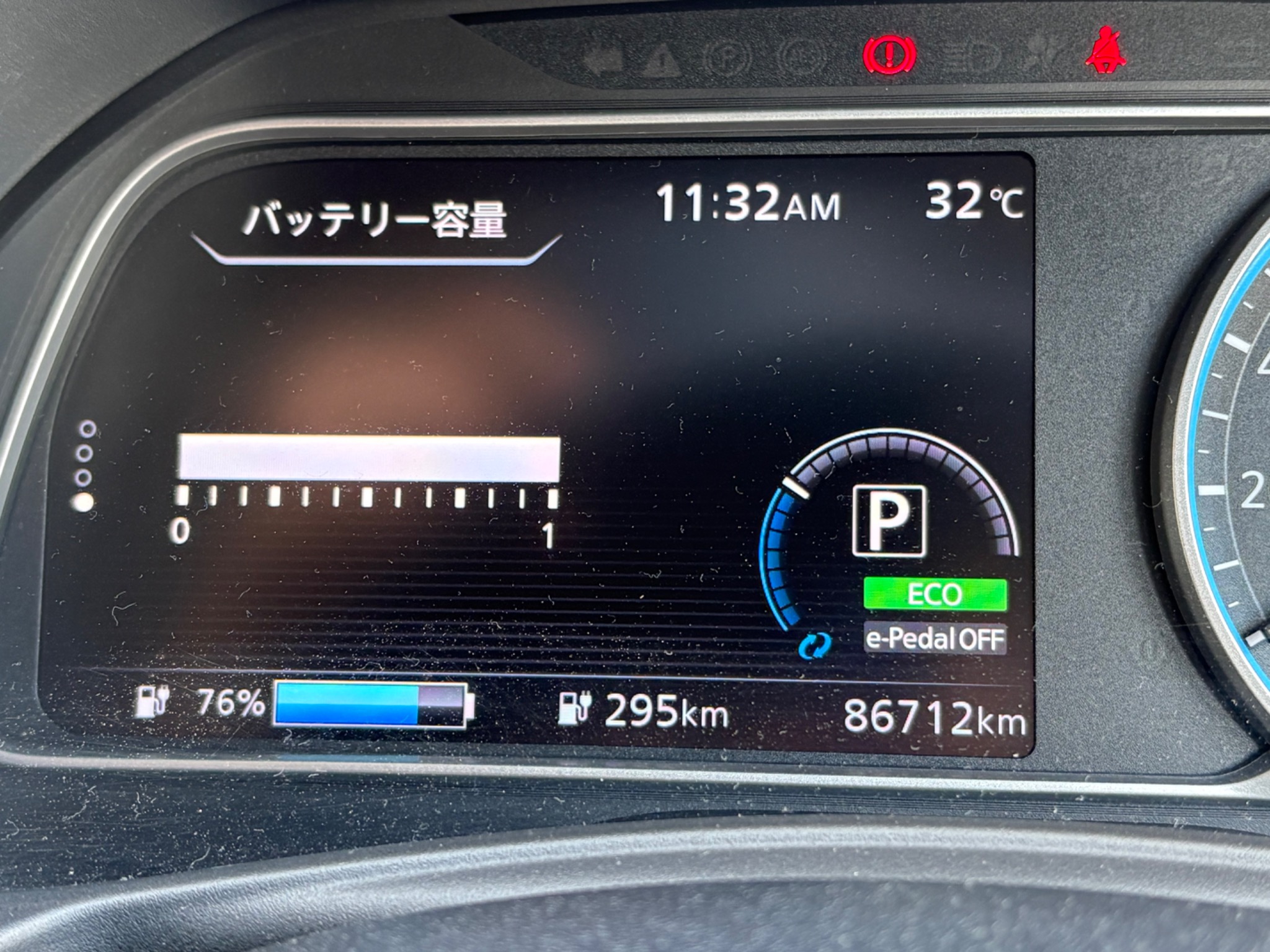 86,712km時点のリーフe+バッテリー容量表示 8万6712km走行時に12セグを維持する日産リーフe+のバッテリー容量表示
