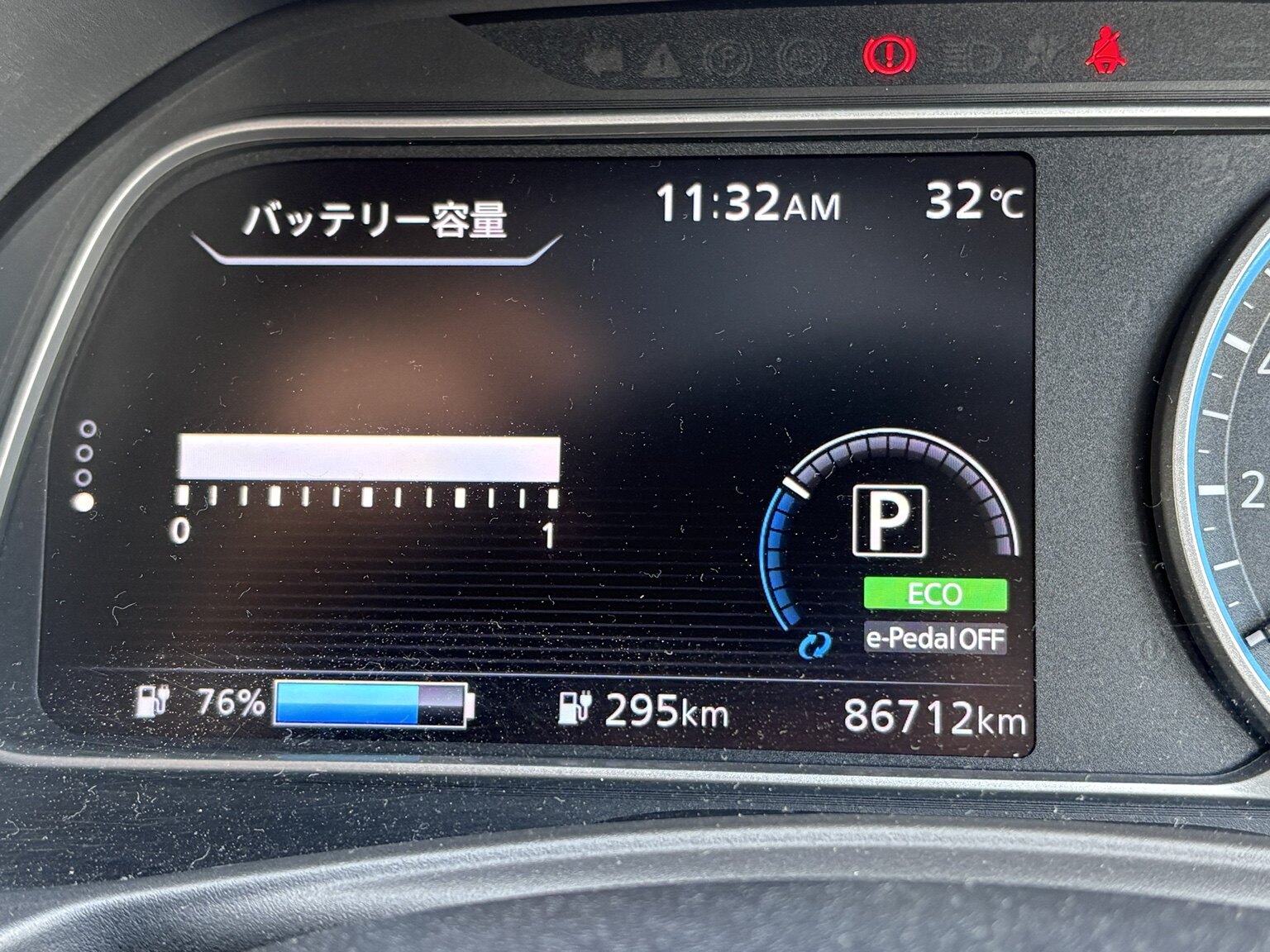 日産リーフe+ 86,712km時点のバッテリー容量12セグ 走行86,712km時点でバッテリー容量計12セグを維持している日産リーフe+のメーター